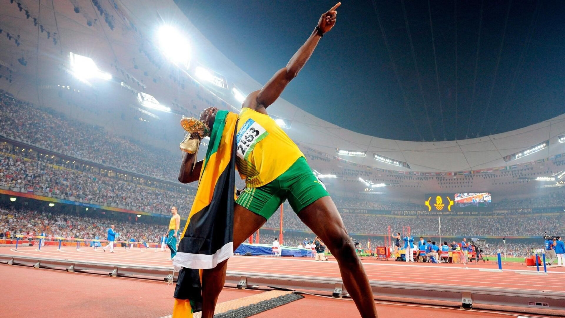 NBA雷霆队球员华莱士致敬老将威斯布鲁克，雷霆队教练布鲁克斯